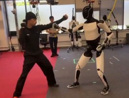 马斯克晒特斯拉人形机器人练功夫：对每个招式精准应对、逐招反击