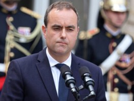 上任未满月 勒科尔尼辞任法国总理